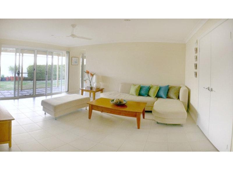 18 Norfolk Drive, Pacific Pines QLD 4211