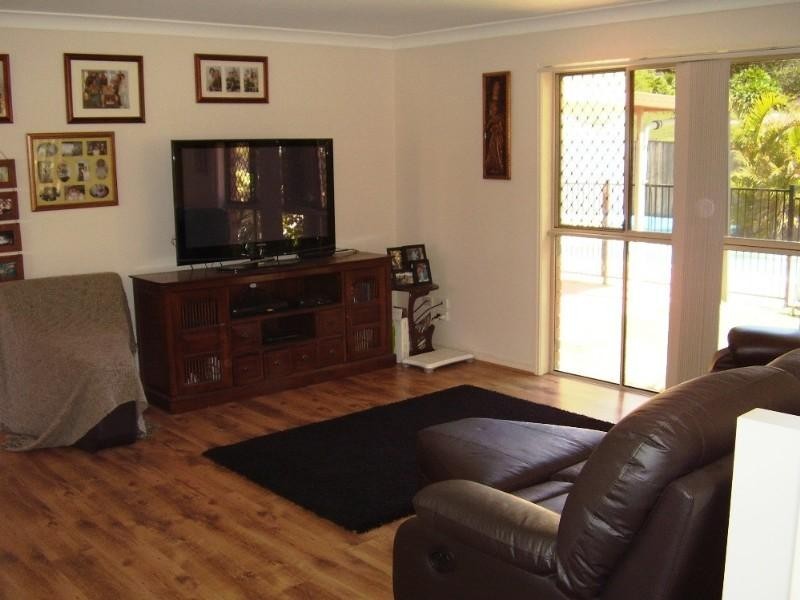 22 White Cap Close, Pacific Pines QLD 4211