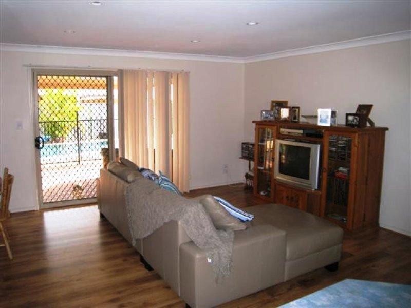 22 White Cap Close, Pacific Pines QLD 4211