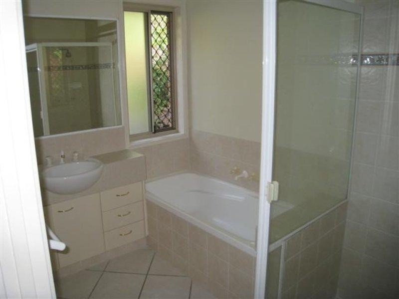 22 White Cap Close, Pacific Pines QLD 4211