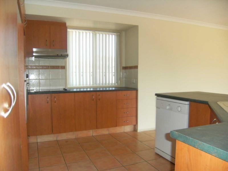 8 Laysan Crescent, Oxenford QLD 4210