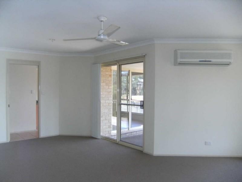 8 Laysan Crescent, Oxenford QLD 4210