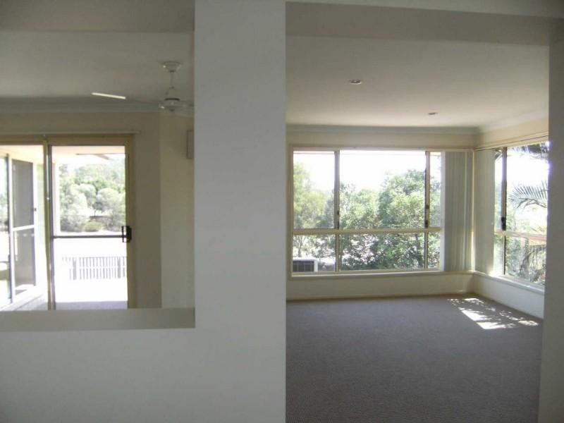 8 Laysan Crescent, Oxenford QLD 4210