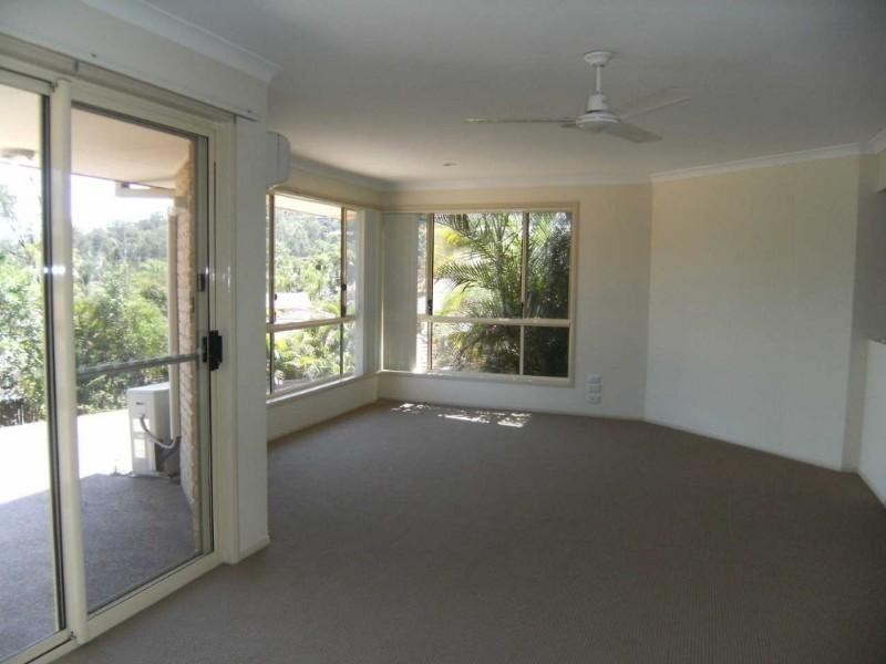 8 Laysan Crescent, Oxenford QLD 4210