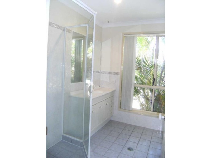 8 Laysan Crescent, Oxenford QLD 4210