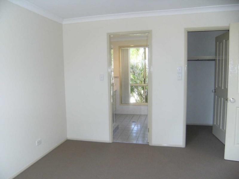 8 Laysan Crescent, Oxenford QLD 4210