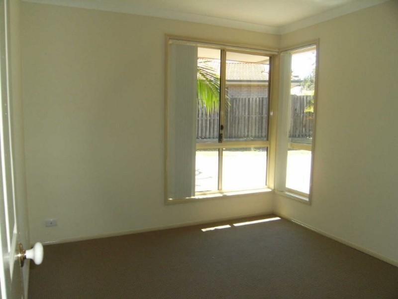 8 Laysan Crescent, Oxenford QLD 4210