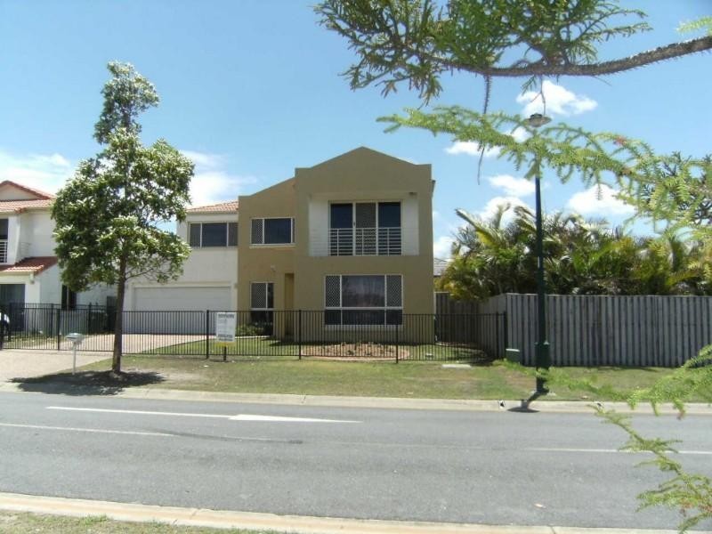 13 Mellum Circuit, Pacific Pines QLD 4211
