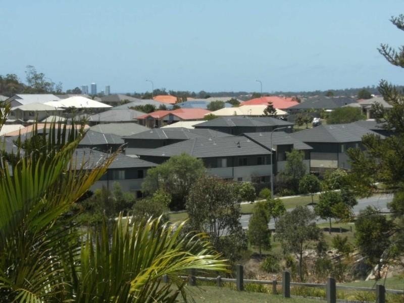 13 Mellum Circuit, Pacific Pines QLD 4211