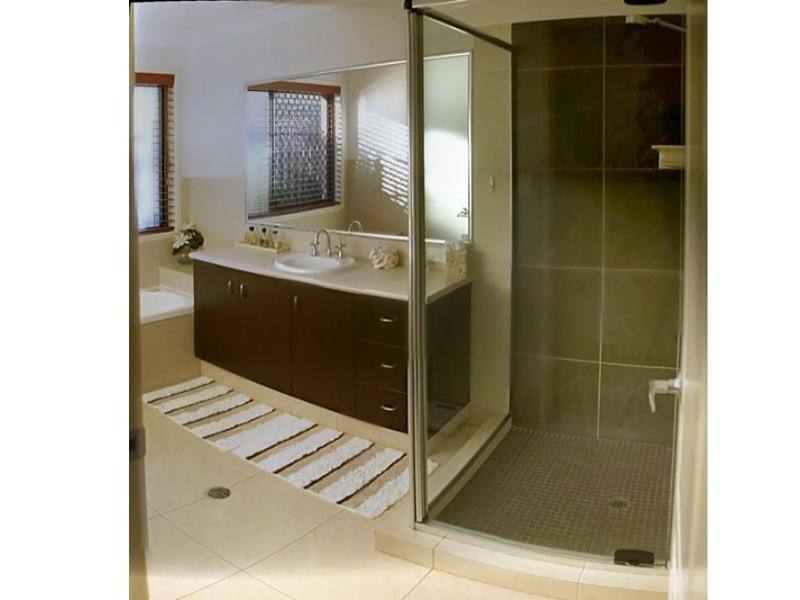 11 Augustus Street, Pacific Pines QLD 4211