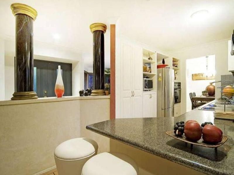 4 Creekwood Place, Helensvale QLD 4212