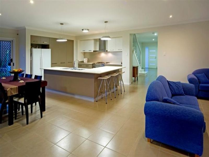 11 Willunga Street, Pacific Pines QLD 4211