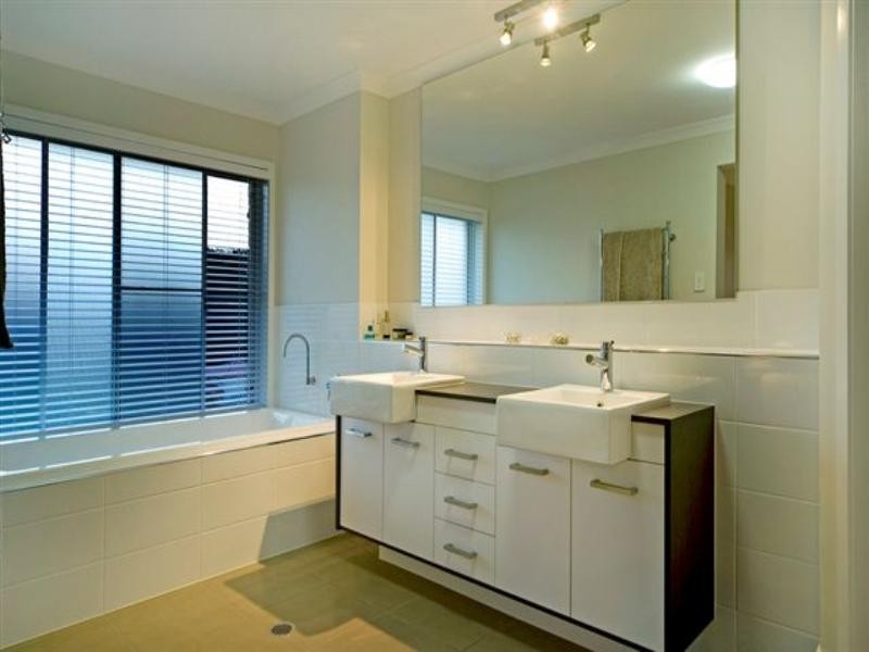 11 Willunga Street, Pacific Pines QLD 4211