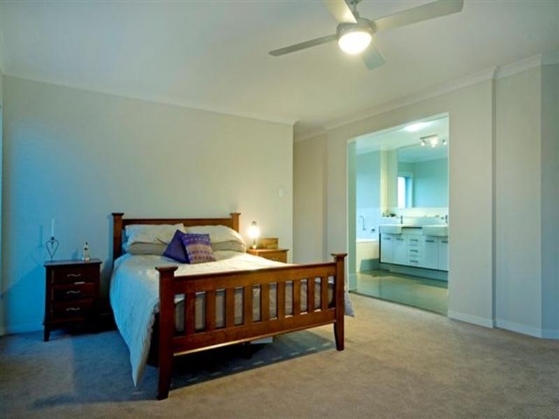 11 Willunga Street, Pacific Pines QLD 4211