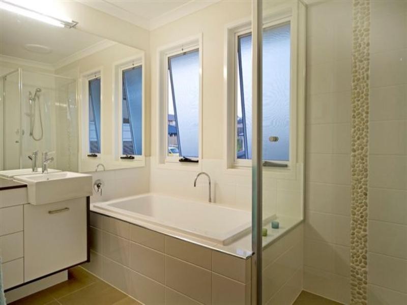 11 Willunga Street, Pacific Pines QLD 4211