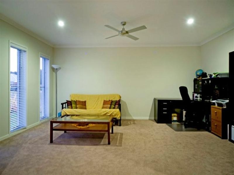 11 Willunga Street, Pacific Pines QLD 4211