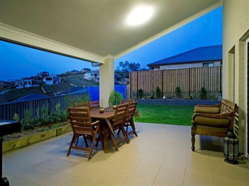 11 Willunga Street, Pacific Pines QLD 4211