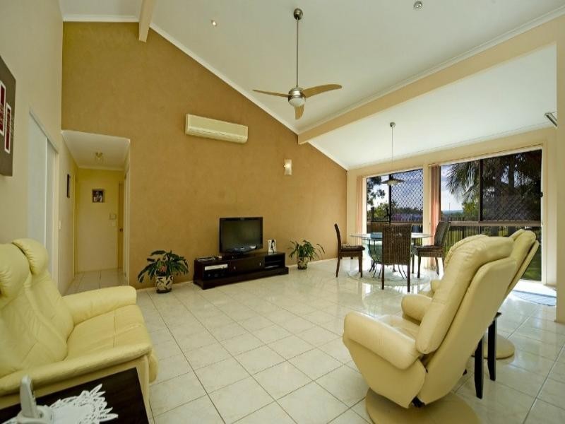 39 Rivertree Avenue, Helensvale QLD 4212