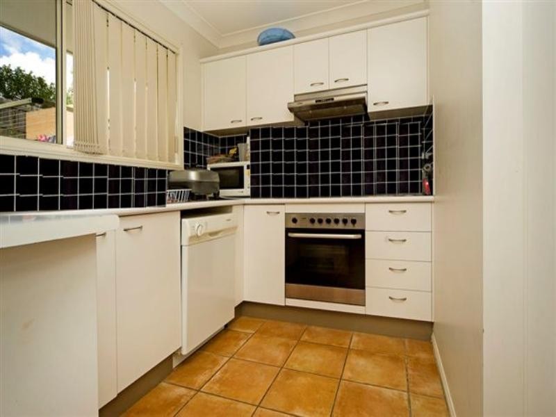 95/31 Archipelago Street, Pacific Pines QLD 4211