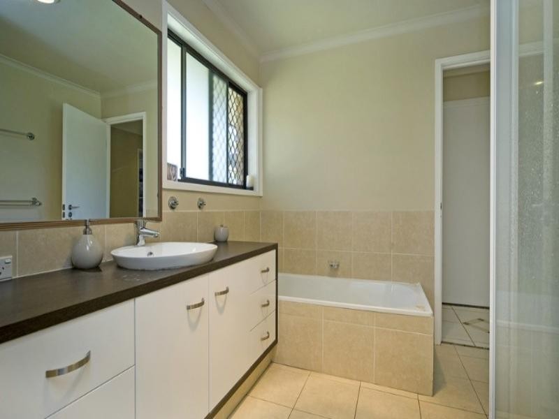 15 Wolvi Place, Helensvale QLD 4212