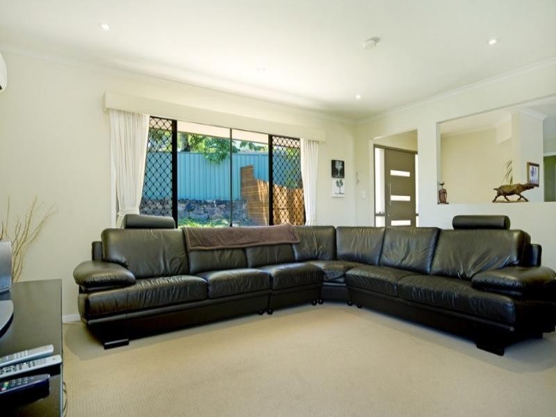 15 Wolvi Place, Helensvale QLD 4212