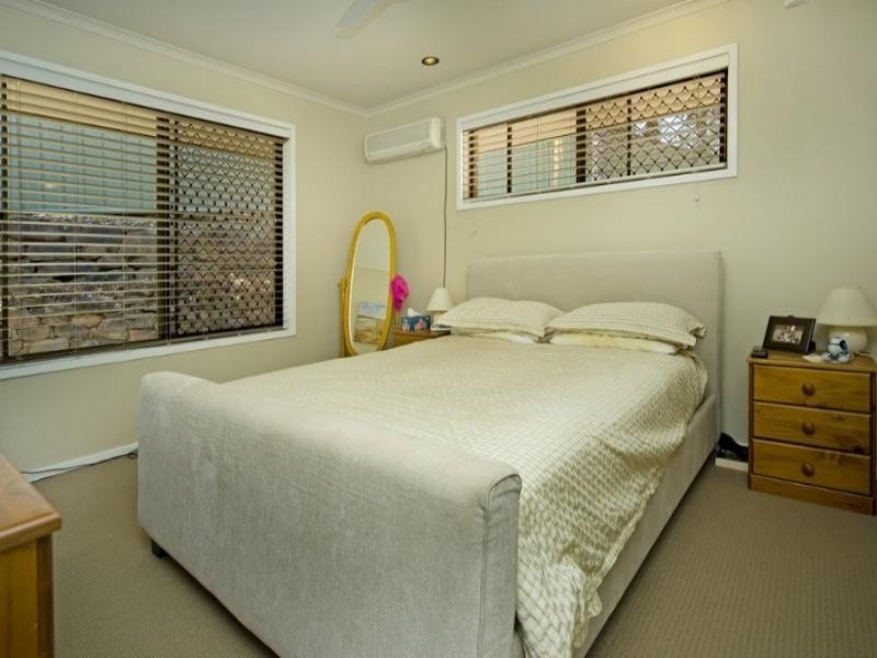 15 Wolvi Place, Helensvale QLD 4212