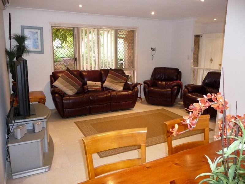 7 Gambier Crescent, Pacific Pines QLD 4211