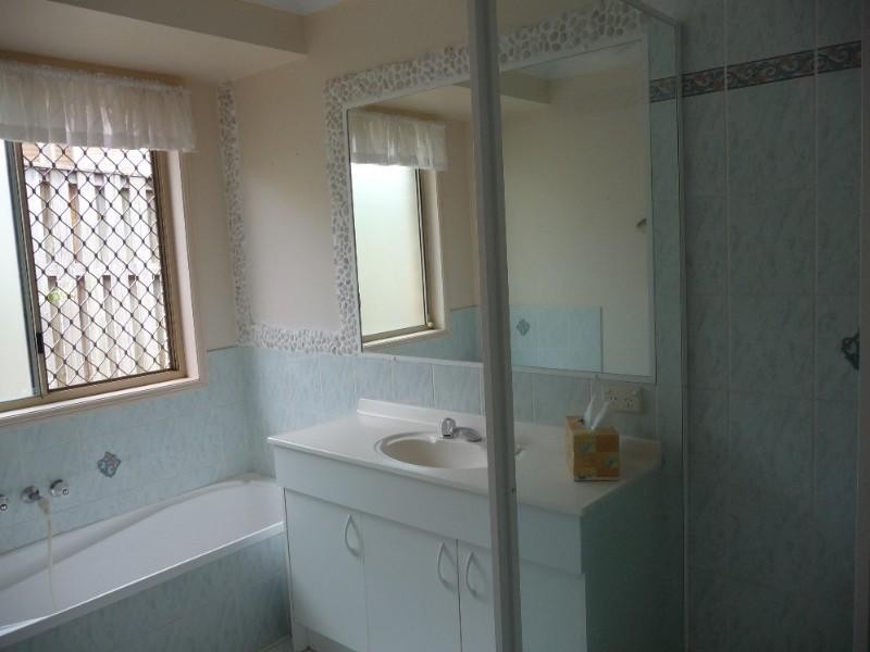 7 Gambier Crescent, Pacific Pines QLD 4211