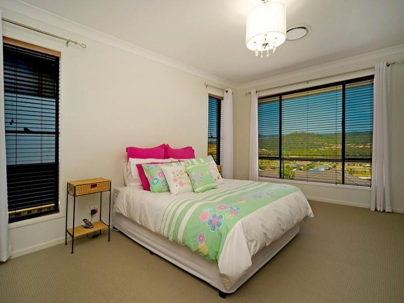 17 Sangster Crescent, Pacific Pines QLD 4211