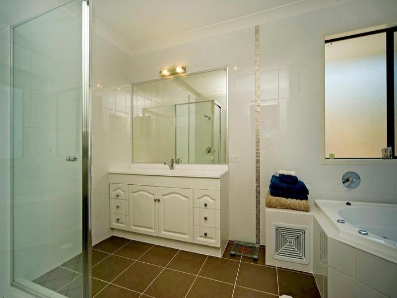 17 Sangster Crescent, Pacific Pines QLD 4211