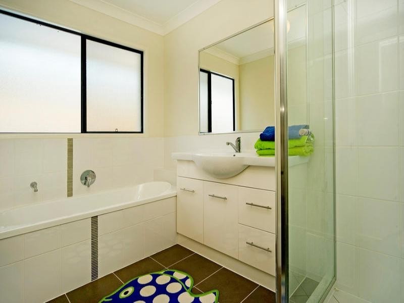 17 Sangster Crescent, Pacific Pines QLD 4211