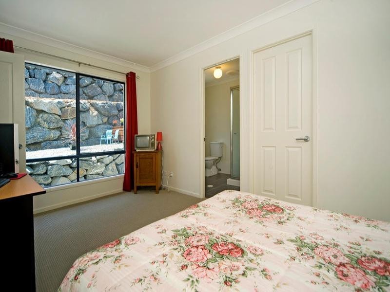 17 Sangster Crescent, Pacific Pines QLD 4211