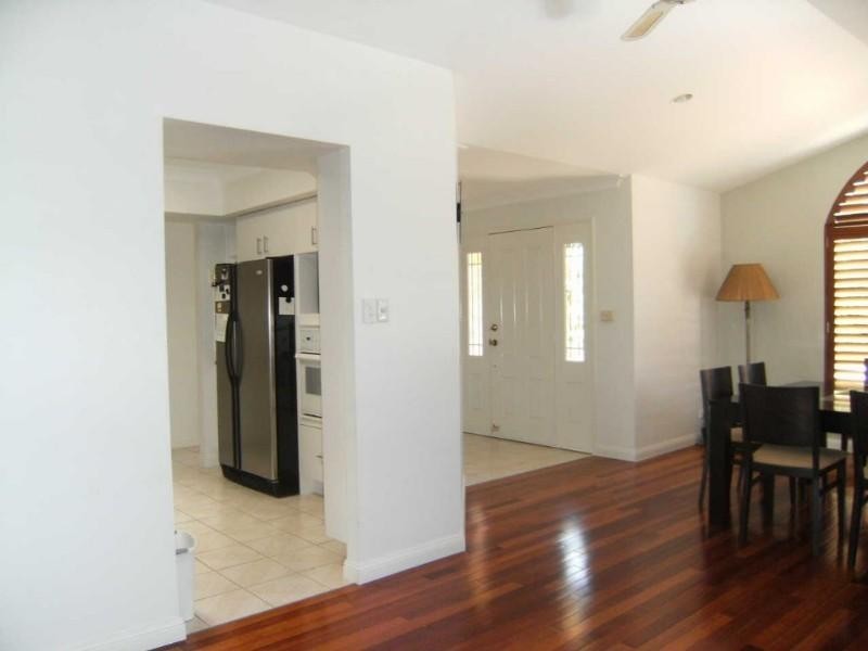 11 Saltwater Terrace, Helensvale QLD 4212