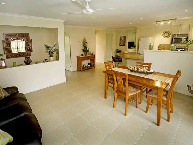 8 Kadie Place, Pacific Pines QLD 4211
