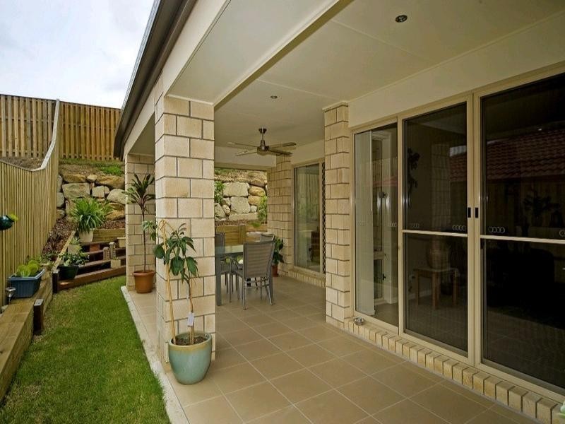 8 Kadie Place, Pacific Pines QLD 4211