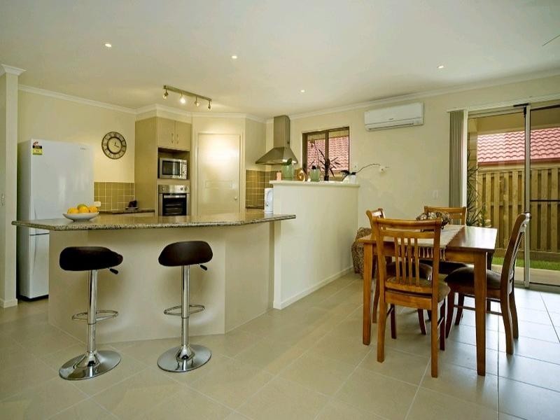 8 Kadie Place, Pacific Pines QLD 4211