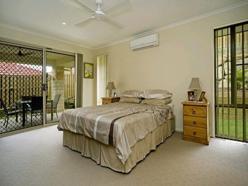 8 Kadie Place, Pacific Pines QLD 4211