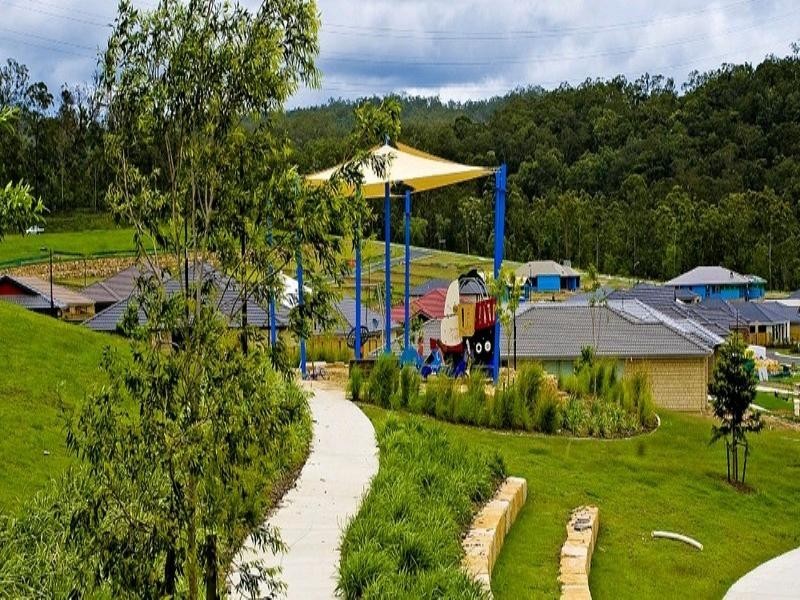 8 Kadie Place, Pacific Pines QLD 4211