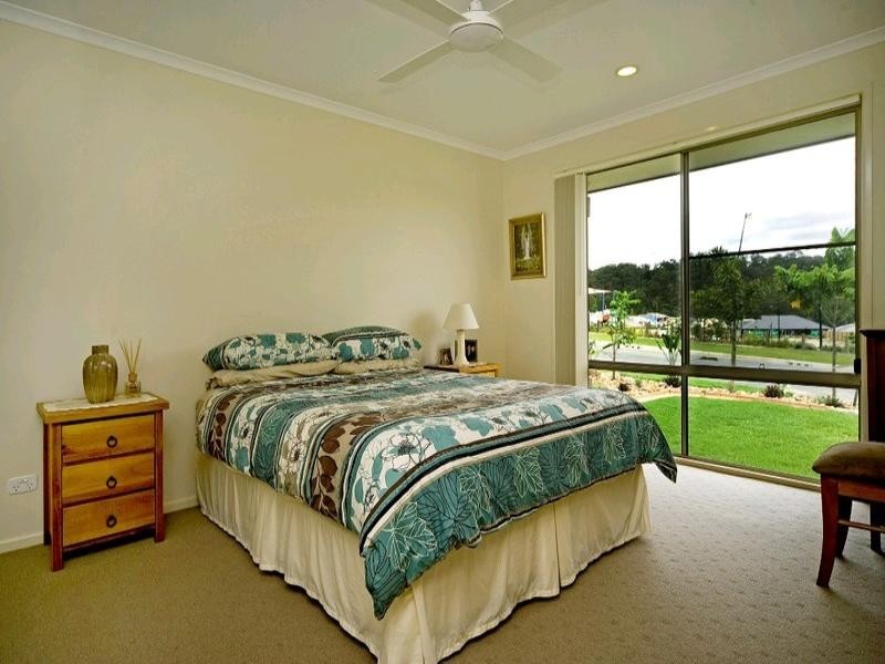 8 Kadie Place, Pacific Pines QLD 4211