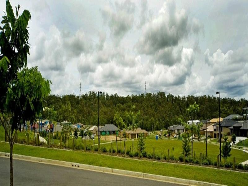 8 Kadie Place, Pacific Pines QLD 4211