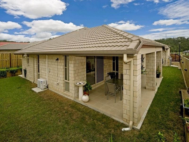 8 Kadie Place, Pacific Pines QLD 4211