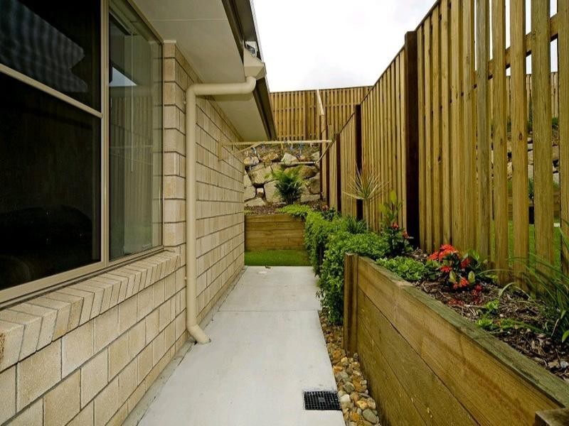 8 Kadie Place, Pacific Pines QLD 4211