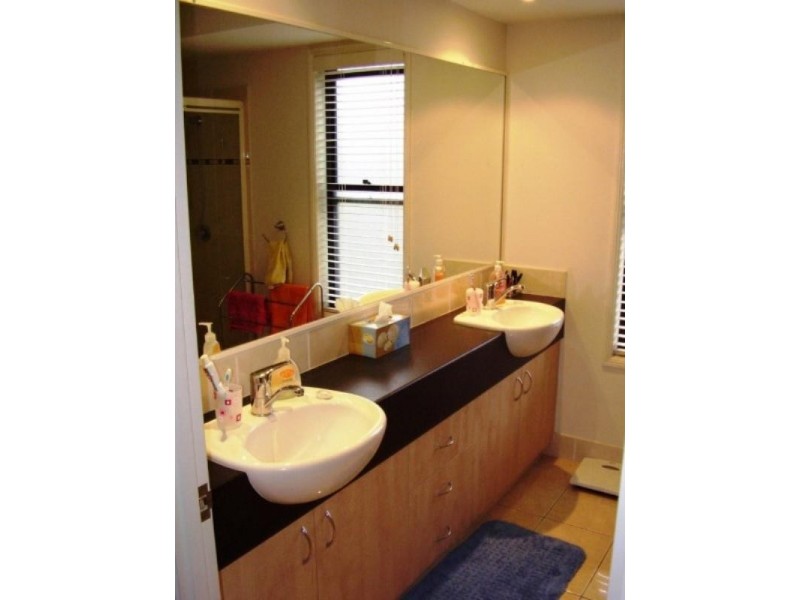 2/145 Gemvale Road, Mudgeeraba QLD 4213