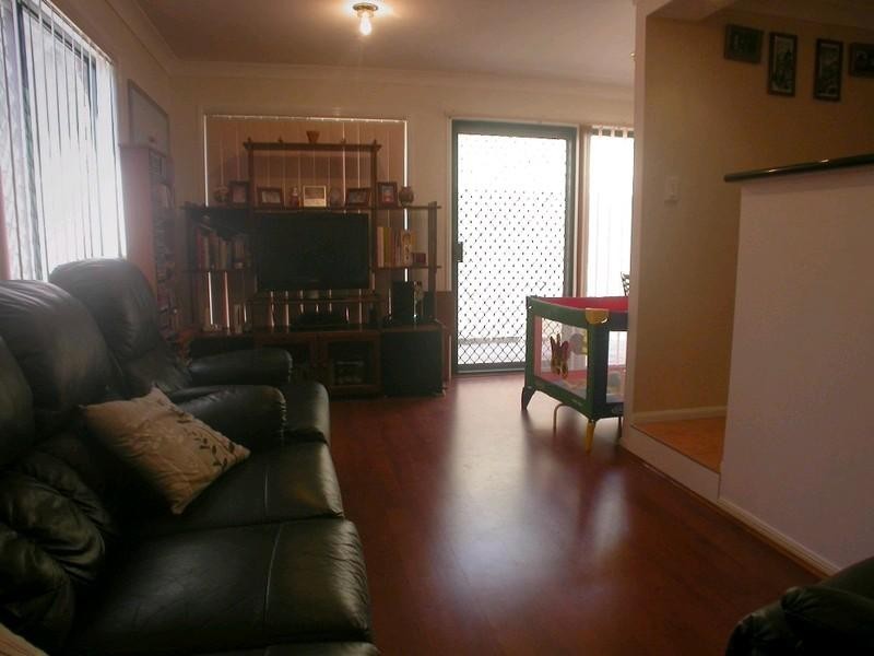 2/81 Cootharaba Drive, Helensvale QLD 4212