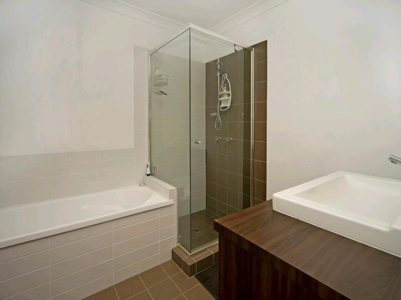 1/6 Jessica Drive, Upper Coomera QLD 4209