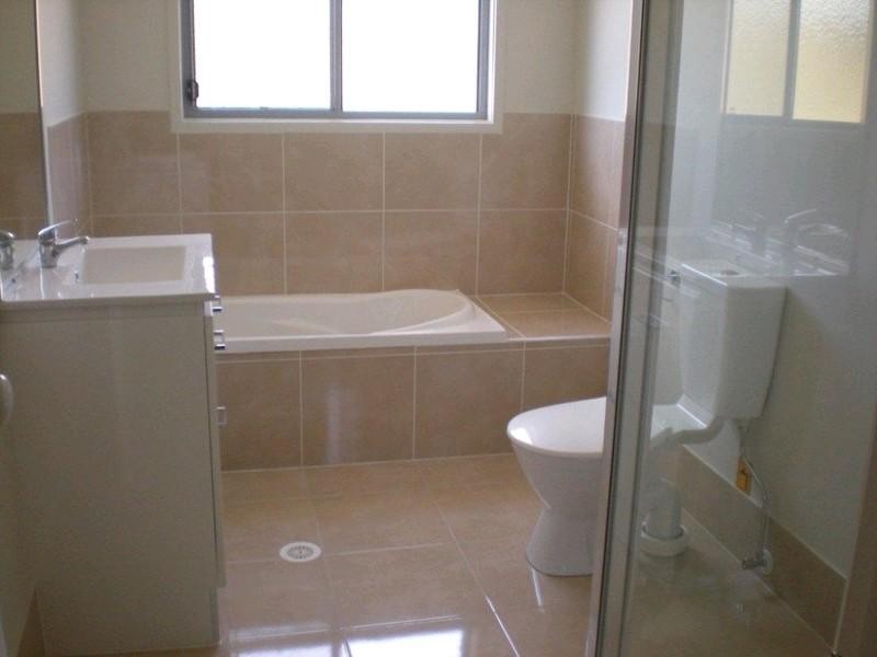 1/24 Faraday Court, Pacific Pines QLD 4211