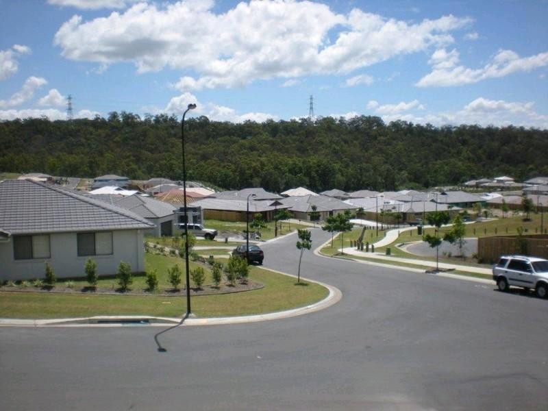 1/24 Faraday Court, Pacific Pines QLD 4211