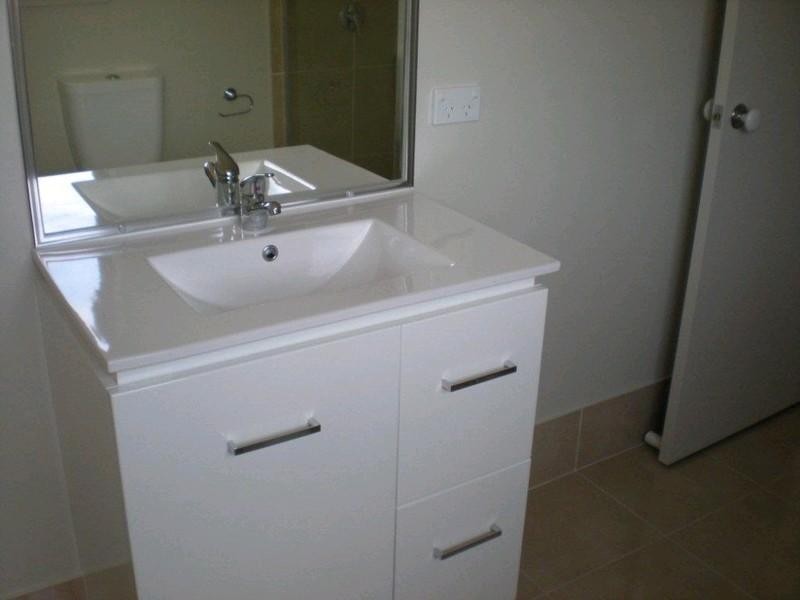 1/24 Faraday Court, Pacific Pines QLD 4211