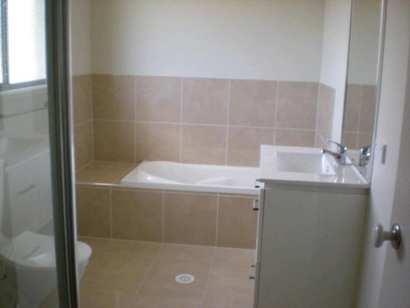 1/24 Faraday Court, Pacific Pines QLD 4211