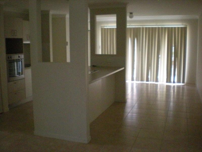 1/24 Faraday Court, Pacific Pines QLD 4211